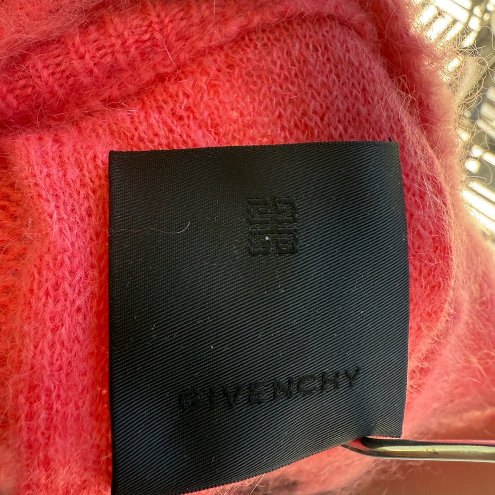 Givenchy Pink and Black Crew Neck Sweater with Minimalist Design - Picture 4 of 6
